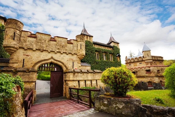 Schloss Lichtensteins porter til slottet, Tyskland – stockfoto