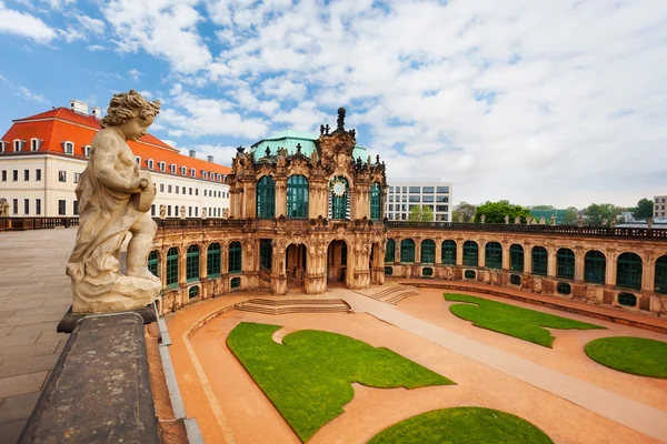 Hof der Kunstgalerie in dresden — Stockfoto