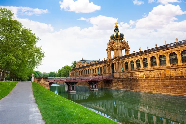 Canal y Dresde edificio galería de arte — Foto de Stock