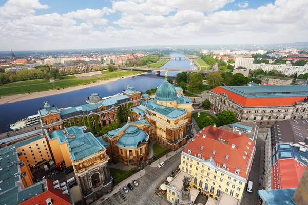 Akademie der bildenden Künste mit Blick auf die Karlsbrücke — Stockfoto