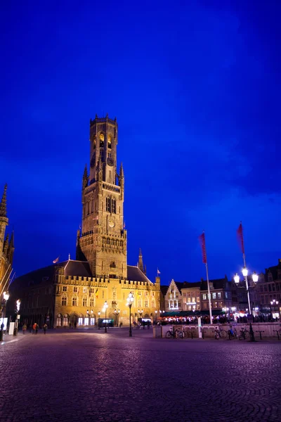 Zvonice v Bruggách a Grote Markt — Stock fotografie