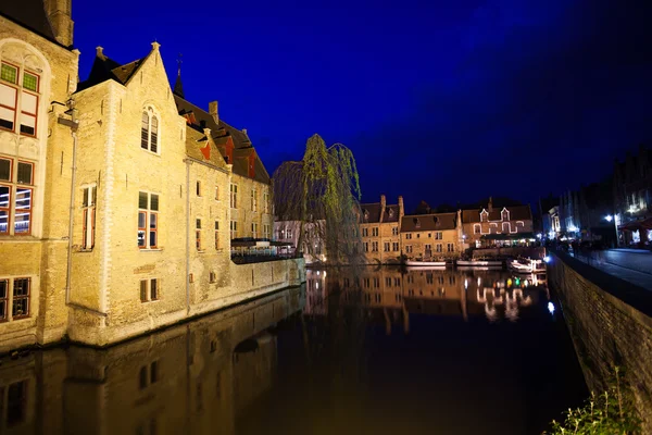 Paisaje urbano de Brujas durante la noche —  Fotos de Stock