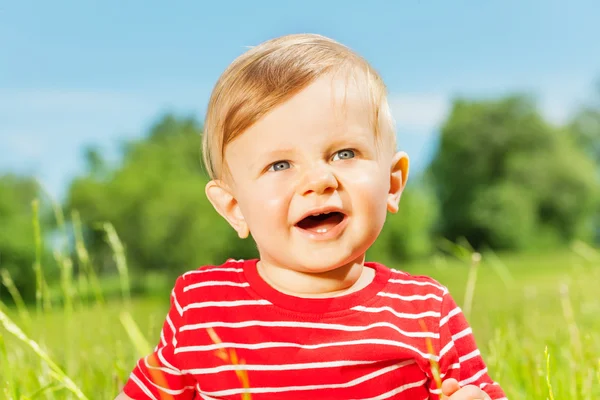 Yaz günü, şirin bebek — Stok fotoğraf