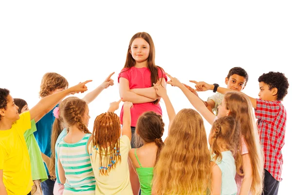 Seyirci çocuklar güven işaret parmak kız