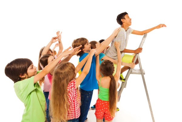 Азиатский мальчик выиграл соревнование
