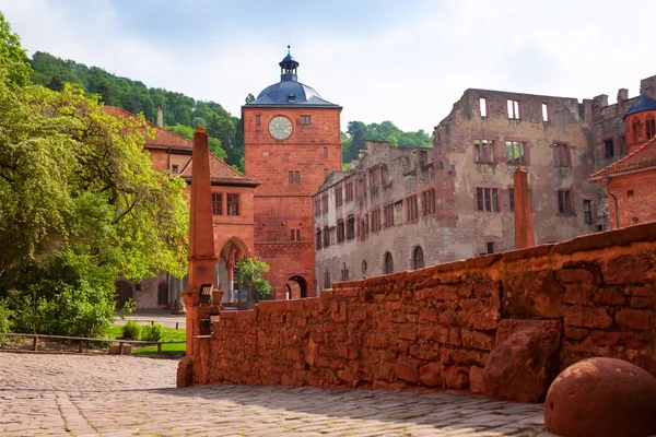 Wewnętrzny dziedziniec Schloss Heidelberg latem — Zdjęcie stockowe