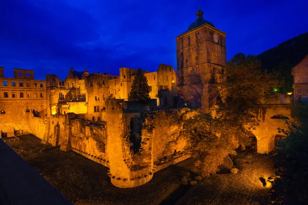 Schloss Heidelberg avec des lumières dorées — Photo