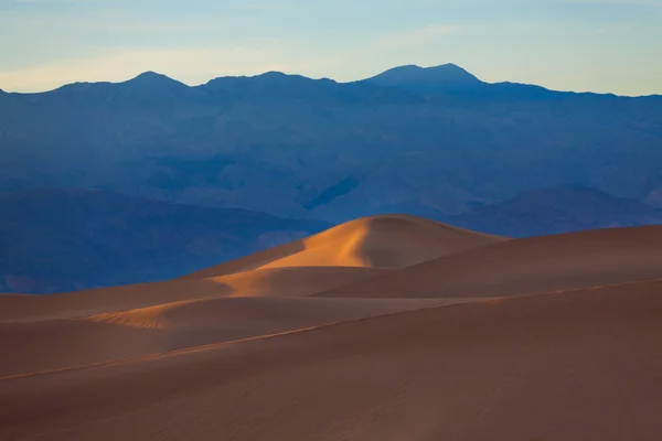 Dunas nocturnas arenas en el Valle de la Muerte —  Fotos de Stock