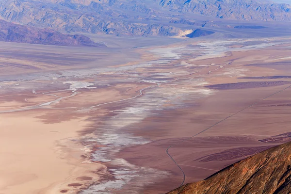 Death Valley van bovenaf met gezouten gronden — Stockfoto