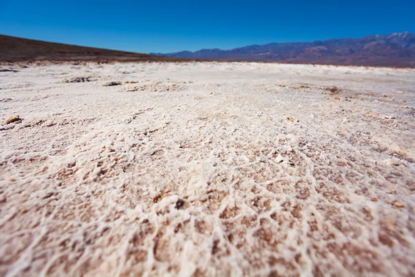 死の谷の表面に塩を振りかける — ストック写真