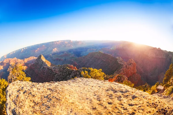 Zon stijgt boven de Grand Canyon — Stockfoto