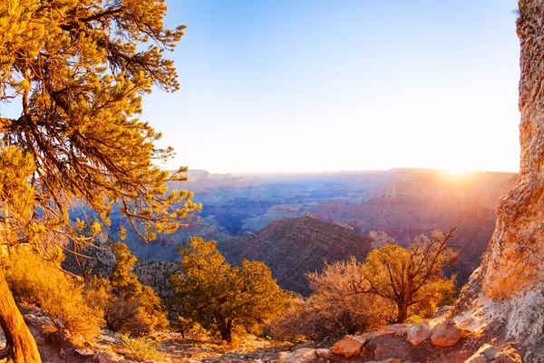 De stralen van de zon boven de Grand Canyon — Stockfoto