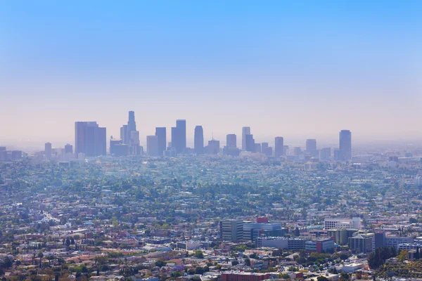 好的城市景观中的洛杉矶格里菲斯天文台 — 图库照片