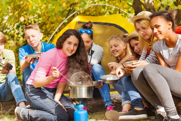 Teenagers cook soup — Stock Photo, Image