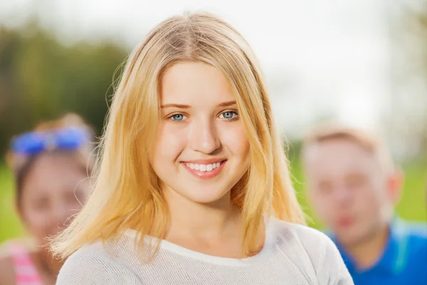 Retrato de hermosa chica — Foto de Stock