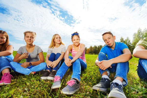 Smiling international friends — Stock Photo, Image