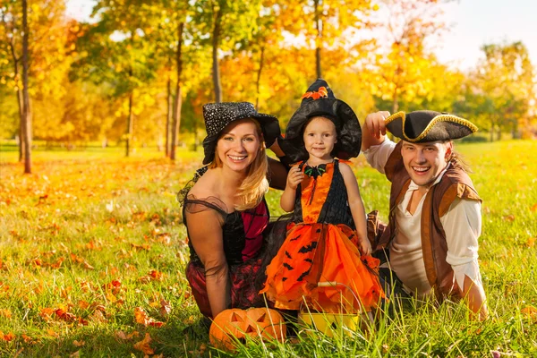 Family in Halloween costumes — Stock Photo, Image