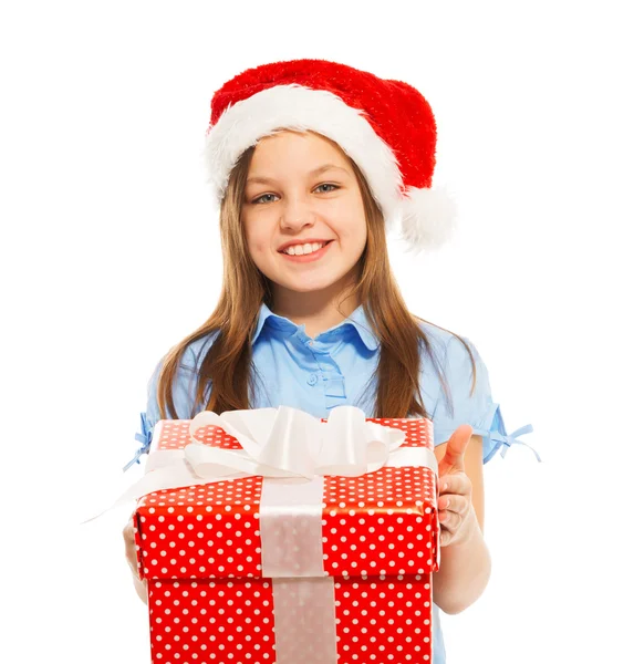 Flicka som håller stora julklapp — Stockfoto