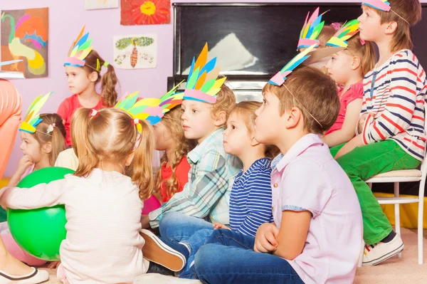 Veel kinderen zitten in de ontwikkelingstoxiciteit kleuterschool — Stockfoto