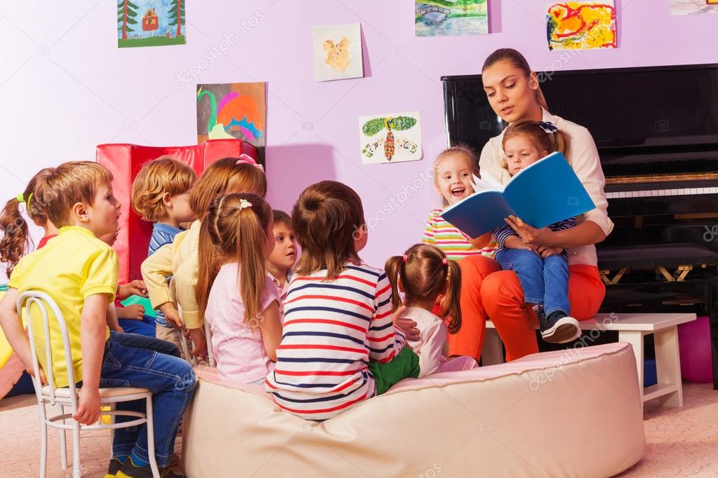 Nurse in kindergarten read book