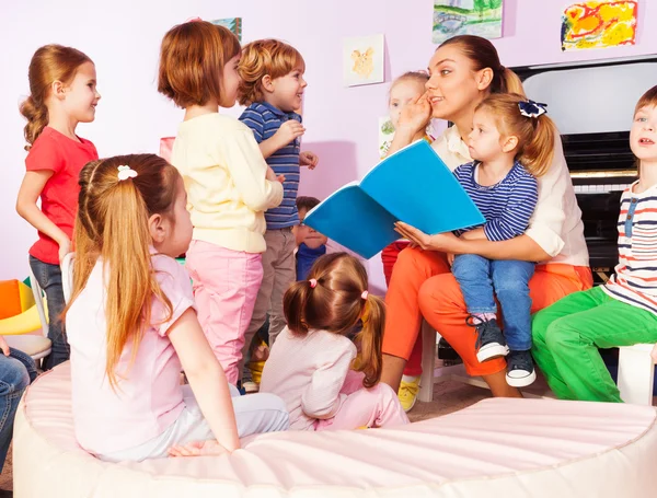 Öğretmen çocuklarla okumak ve tartışmak kitap