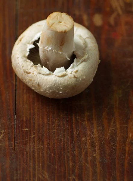 Fresh champignon on an old wooden table. Home cooking. — Stock Photo, Image