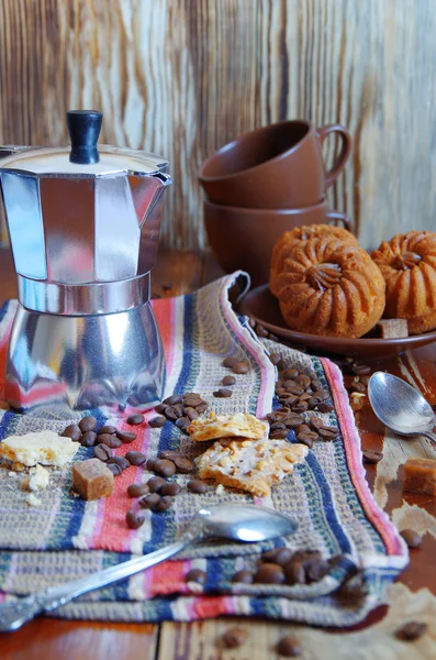 Stilleven van koffie en muffins. Lekker ontbijt. — Stockfoto