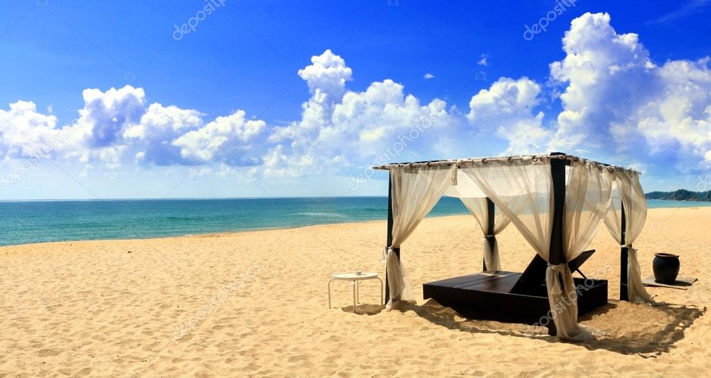 Beach cabana on sand facing open sea Stock Photo by ©razihusin 108671384
