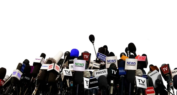 Микрофоны во время пресс-конференции — стоковое фото