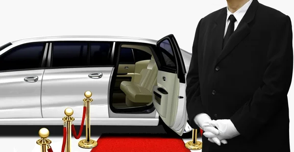 Chauffeur steht neben der weißen Limousine — Stockfoto