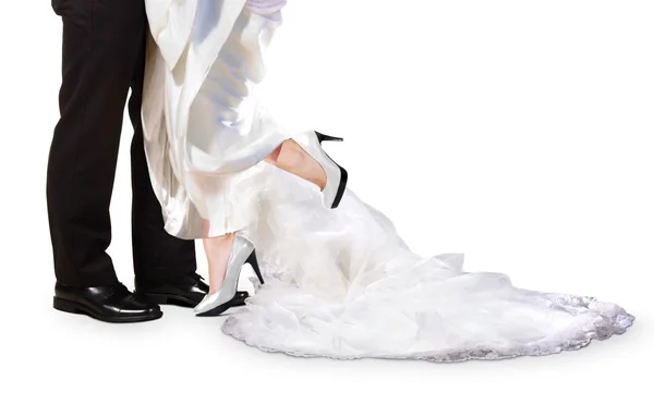 Noiva e noivo pés no dia do casamento — Fotografia de Stock
