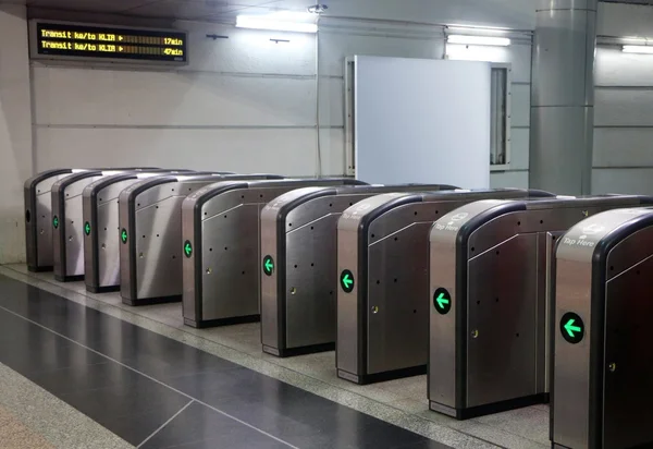 Entrada de la puerta de acceso a la estación de tren — Foto de Stock