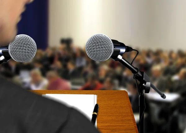 Orador dando um discurso durante a apresentação — Fotografia de Stock