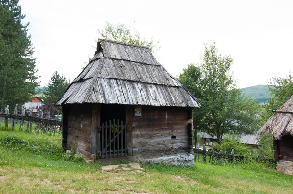 Tradisi Serbia rumah fom XIX abad, Gunung Zlatibor, Serbi — Stok Foto