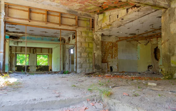 Заброшенный Отель Горе Опустошенный Снаружи Внутри Изображение — стоковое фото