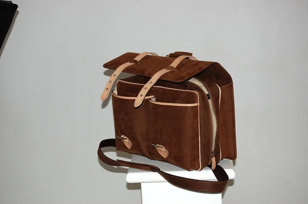 Leather travel bag