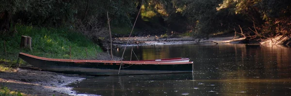 Boot op de rivier Donau — Stockfoto