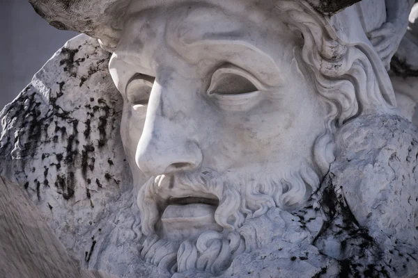 Beyaz mermer heykel bir yüz bir heykel Atölyesi