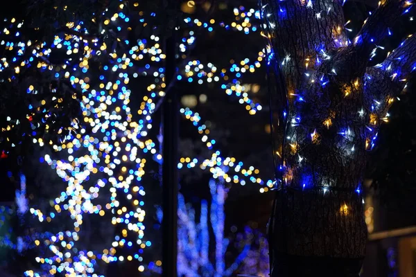 Luz Azul Que Ilumina Ruas Cidade Noite — Fotografia de Stock