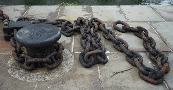 Ketten Zum Anlegen Von Segelschiffen Hafen — Stockfoto