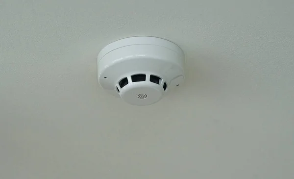 Evin iç tavanına yangın dedektörleri yerleştirildi.                               