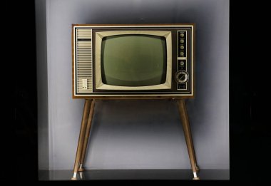 Eski bir retro CRT TV                               
