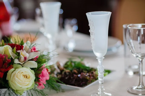 Tisch für eine Event-Party gedeckt — Stockfoto