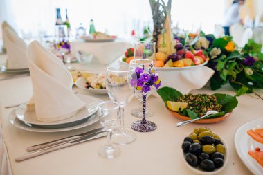 Bir olay partisi için tablo ayarlandı