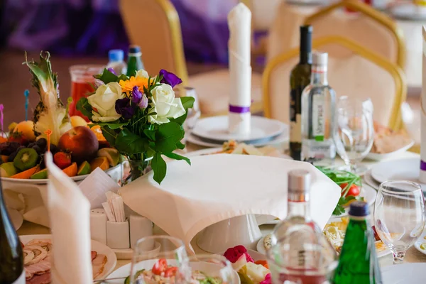 Conjunto de mesa para una fiesta — Foto de Stock