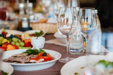 Bir olay partisi için tablo ayarlandı