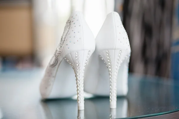 Vackra brudens skor — Stockfoto