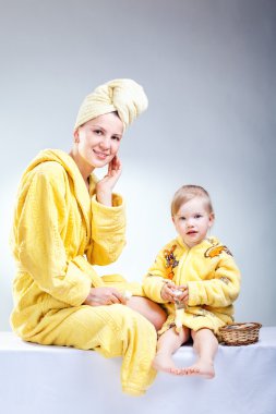 kızı ve annesi makyaj