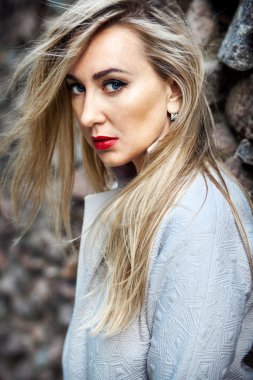 Güzel Sarışın Kadın