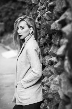 Güzel Sarışın Kadın